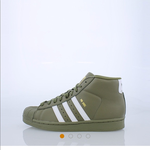 adidas Shoes - Green Adidas 5.5youth (7 women’s)